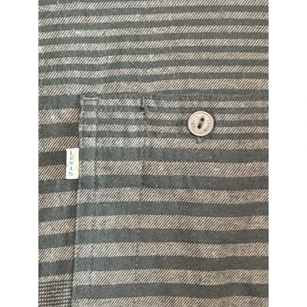 Levis Mens Large Gray Button Up Shirt Striped Casual Travel Regular Fit